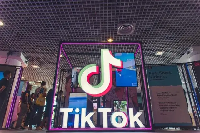 TikTok Shop 强强联手英国皇家邮政，推出Click & Drop服务提升商家发货效率