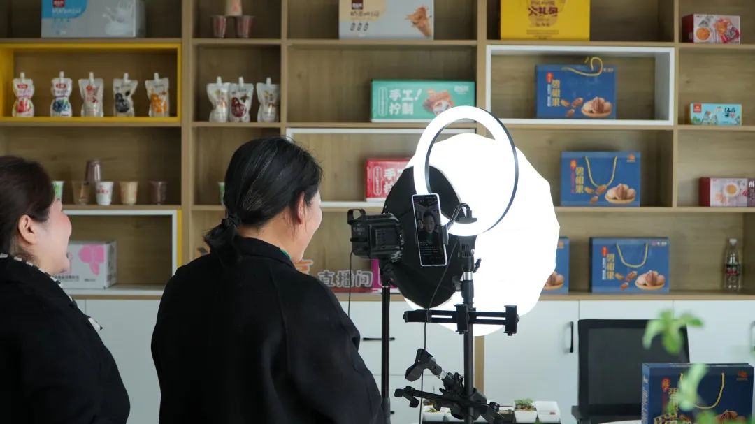 TikTok计划在开设直播工作室，打造抖音的购物直播