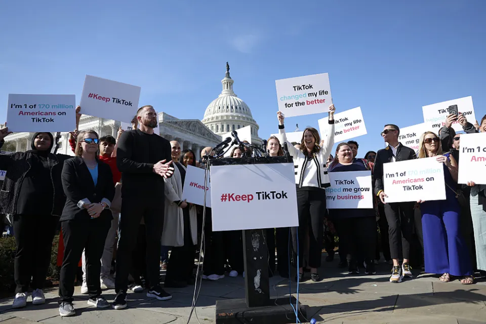 TikTok CEO周受资回应美国禁令提议，暗示将采取法律行动